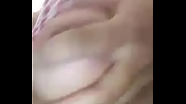 Le gusta que le vea sus tetas grandes