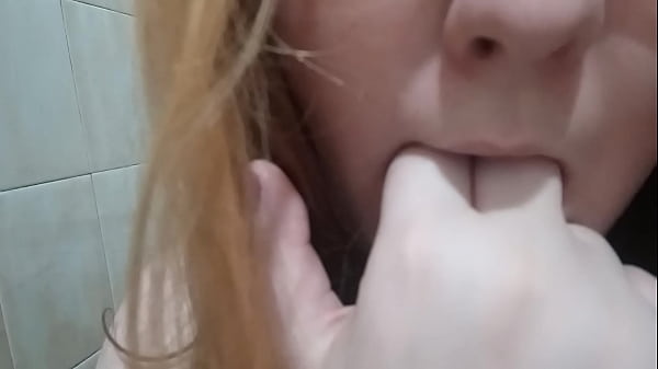 Szexi duci csaj szexre vágyik