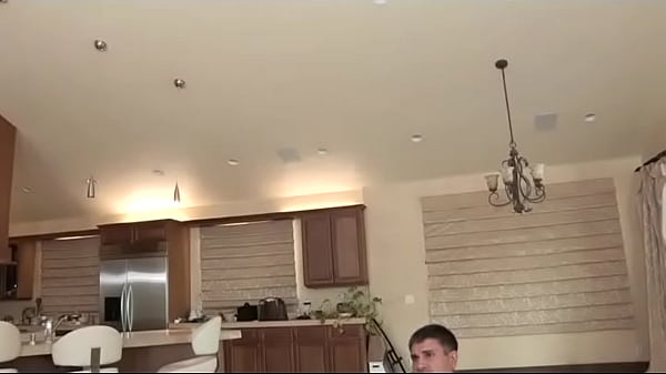 Download Video - Brooklyn Lee Thinks That Love Hurts