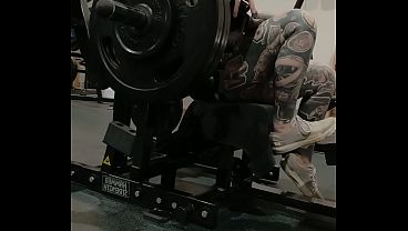 Booty at the gym hot milf ass