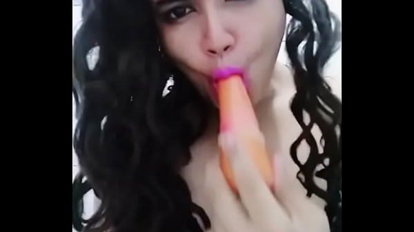 Khalessi Villanueva BB Trans Chupando Zanahoria