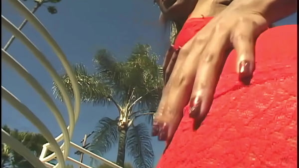 O safado deitou por cima de mim no banco do carro e socou a rola na minha bucetinha sem preservativo, e gozou dentro da minha bucetinha, e eu gozei junto com ele