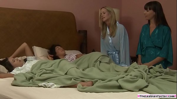 Teen babe rubs pussy with stepmoms bff