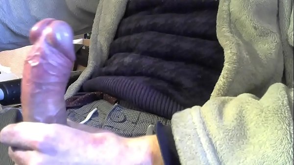 Camming on a datingchatsite with huge cock in c...