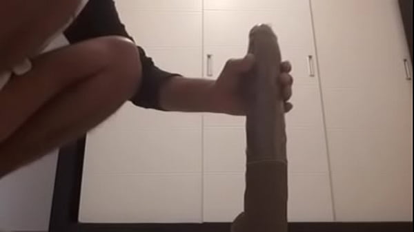 Download Video - Sentando gostoso neste consolo grande Que del&iacute;cia&commat;&excl;&excl;&excl;&excl;