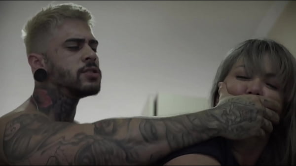 Trai meu marido com seu melhor amigo na lavande...