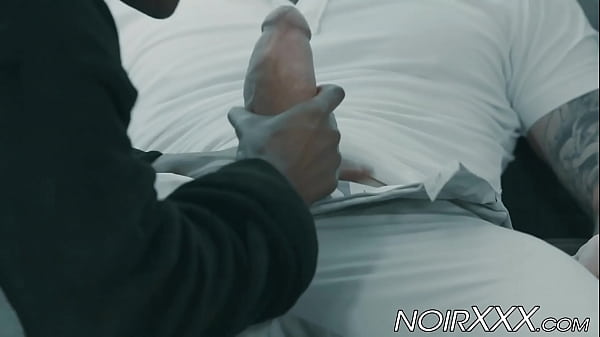 Hunky Rocco Steele stuffs his fat cock inside b...