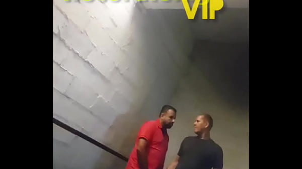 SEXO NA ESCADA DE EMERG&Ecirc;NCIA