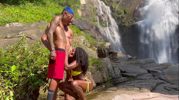 Download Video - Sexo na cachoeira do V&eacute;u das Noivas