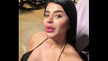 Sara Retali horny in the Gym