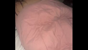 Acordando com uma gostosa com a rola bem dura