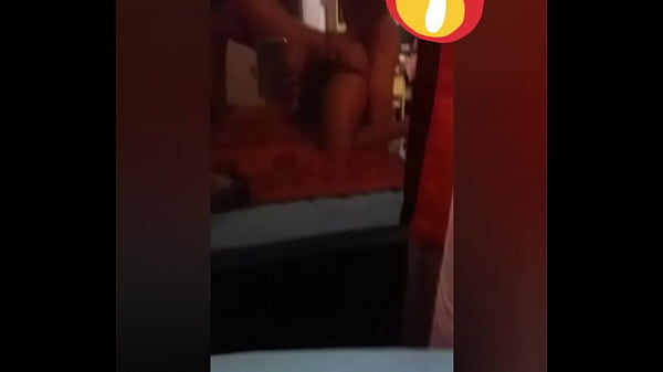 Download Video - Recebendo entregador de g&aacute;s
