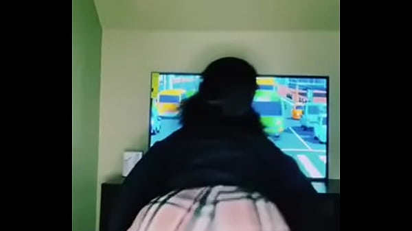 Yikumi6 shaking ass for me