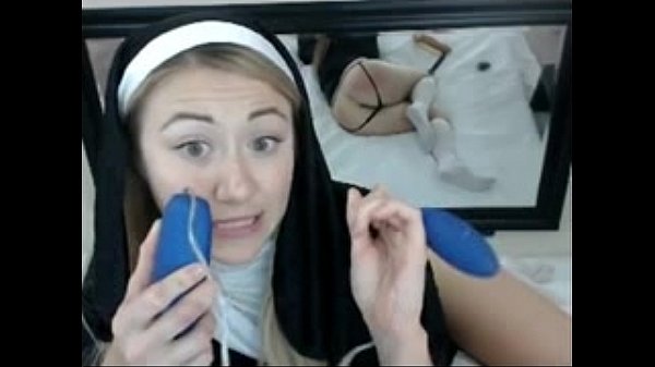 Sexy camgirl cosplay spanking her ass