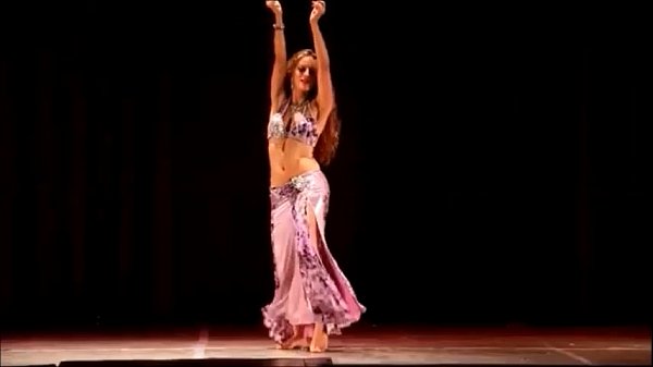 VERY SEXY ARABIC DANCE