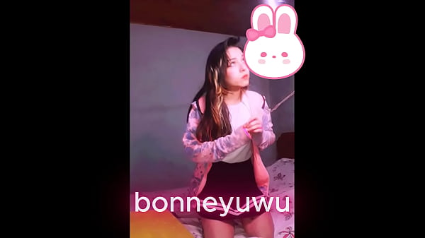 Bonneyuwu - 10:05 argentinian slut masturbates