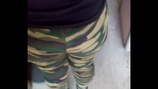 Culona con mayas camoflajeadas