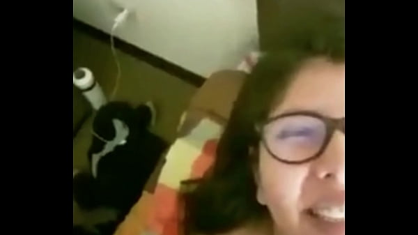 A la chupona de mi vecina le encanta tragarse m...