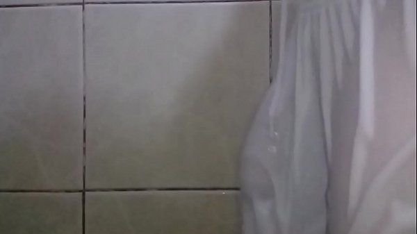 Download Video - Freeballing &lpar;Commando&rpar; exibitionism and bonus shower