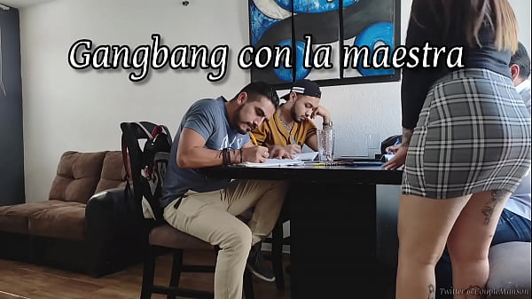 Download Video - Alumnos aprovechan que la maestra se pone caliente y se la follan todos Gangbang &lpar;1&sol;2&rpar;
