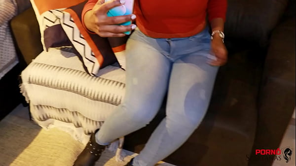 Download Video - Julia Carioca Gostosa pra Caralho de Jeans no Sheer da Julia