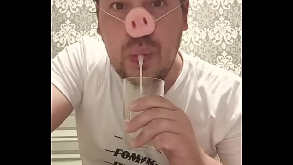 This Russian gay has a addiction: he loves the ...