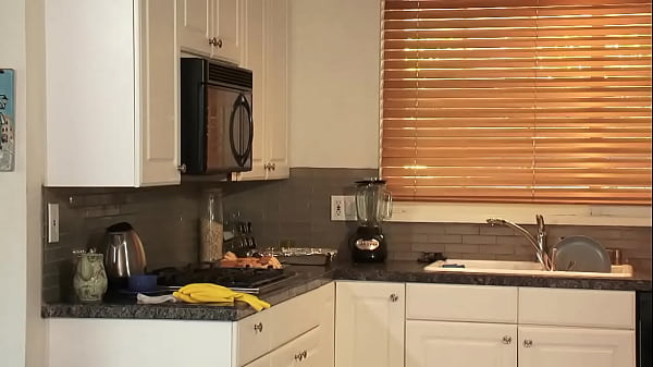 Tanya Tate And Elaina Raye Eat Each Others' Muffins