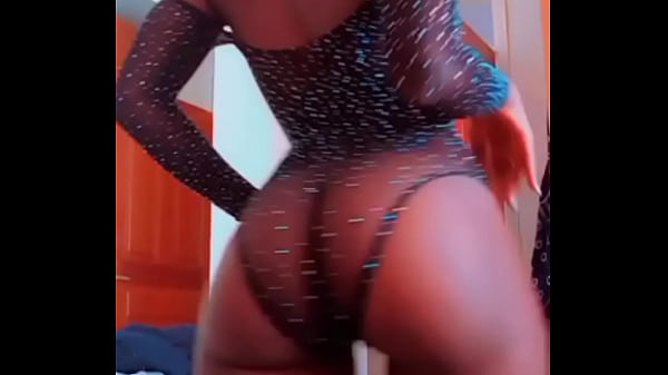 Twerk Dans De La Nouvelle Lingerie