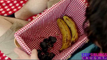 Minxx Marii Begs "Stick That Hard Dick in My Wet Pussy Now" for Picnic Fun
