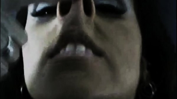 Slo-mo Raven Black noseplay