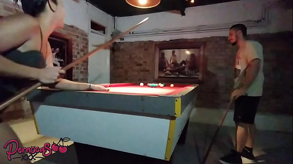 novinha fudendo na mesa de sinuca