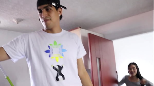 Download Video - Se me da&ntilde;o mi bombillo de luz Y llamo a mi tecnico PRIVADO para arreglarlo &comma; HISTORIA CACHONDA