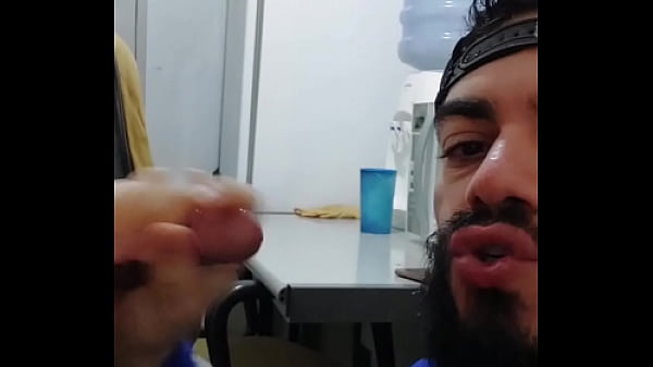 Download Video - SEDUZINDO O PORTEIRO DO PR&Eacute;DIO &lpar; COMPLETO NO RED&rpar;