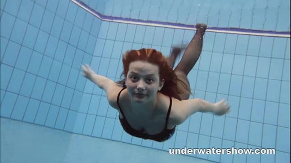 Zuzanna is swimming in pantyhose in the pool