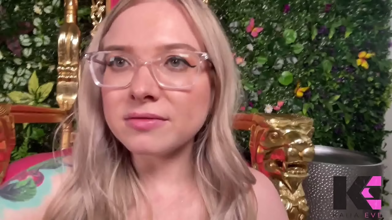 Unaware Giantess Smokes &amp_ Demolishes Tiny Civilization