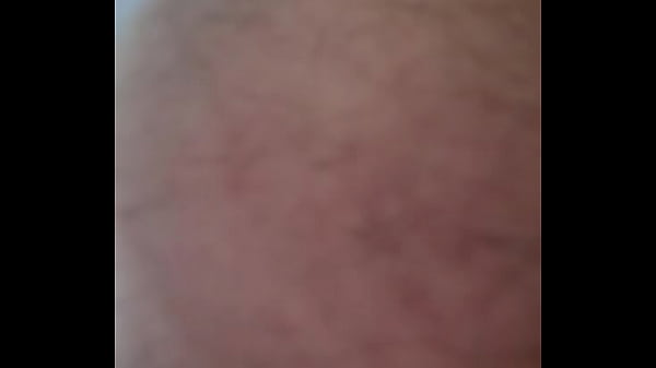 Coroa gay mostrando a bunda