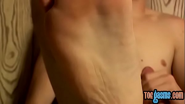 Download Video - Smooth twink tugging and teasing with his sexy soles