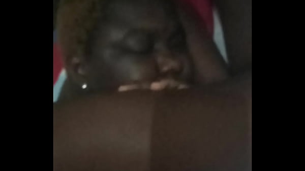 Fille Qui Dort Après Une Relation Sexuelle Hardcore Avec Son Amant