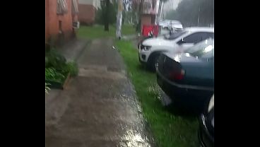 Fudendo na chuva  ME fudendo na chuva enquanto fico todo molhado