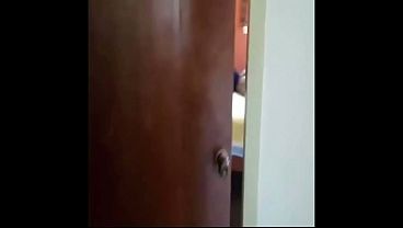 Download Video - Entre al cuarto de mi mejor amiga y tuvimos rico sexo muy duro&period; Le encanta sentir mi polla