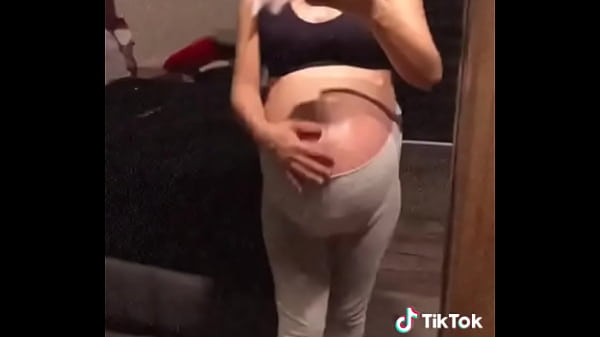 Mi amiga presumiendo como la preñe