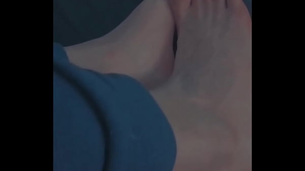 Fille Montre Ses Pieds