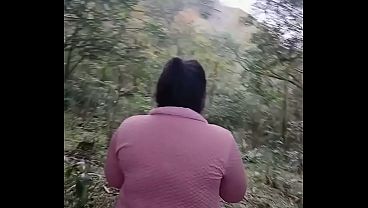 Amateur sex: Married woman swallowing milk in the forest. 4 min
