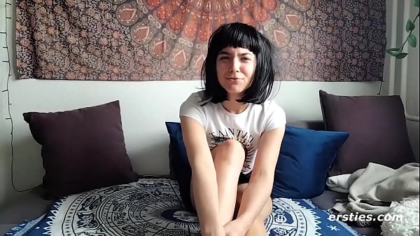 Download Video - Sexy Babe Fingers Her Wet Pussy