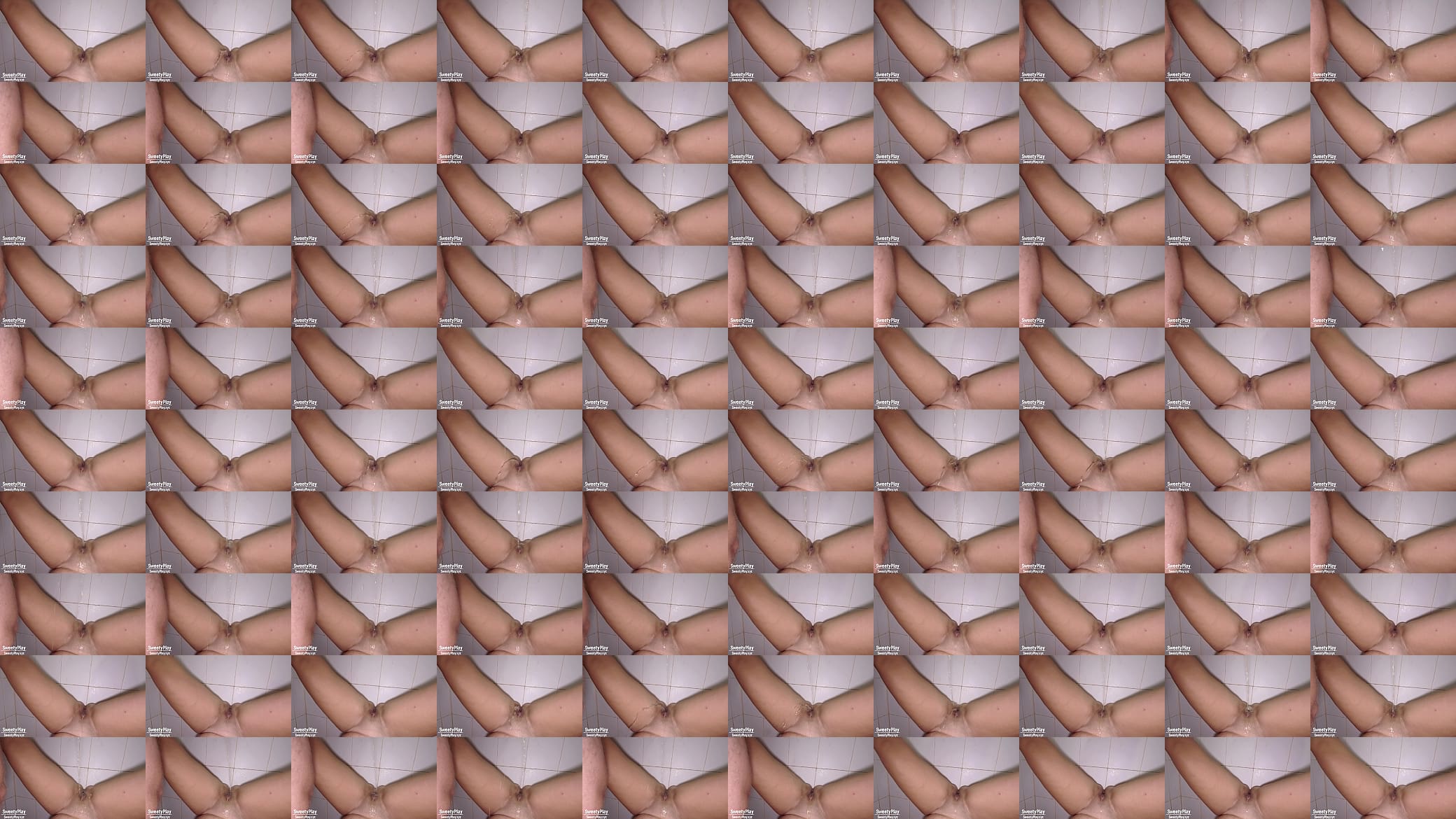 Pissing in pussy while she pee on herself 预览图