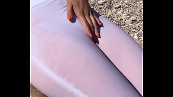 Eso sucede cuando mojo mi lycra ️That's what happens when I wet my leggings