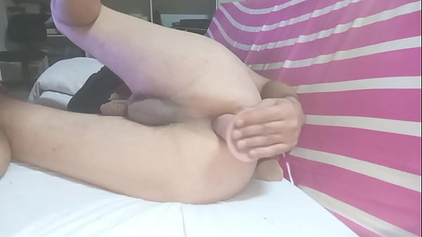 En bikini follandome con consolador