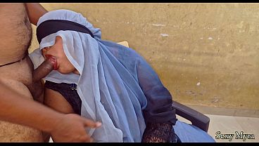 Part 1 Indian horny aunty get suprise blowjob