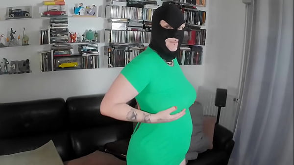 Mamou avec Angel bande annonce épisode 1.1striptease elle nous montre ses seins énormes