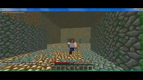 thumb playing minecraft